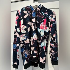 Lildy Women’s Super Soft Hoodie, floral, sz L-XL.  Excellent condition.